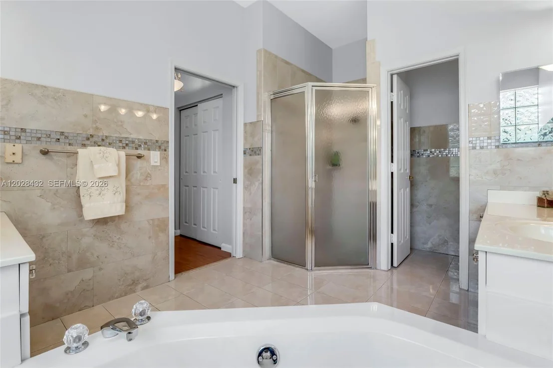 Photo of 3852 Oak Ridge Cir