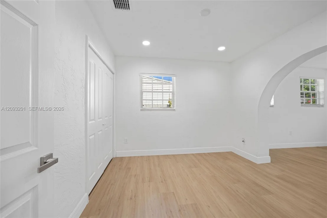 Photo of 1250 W 34th St