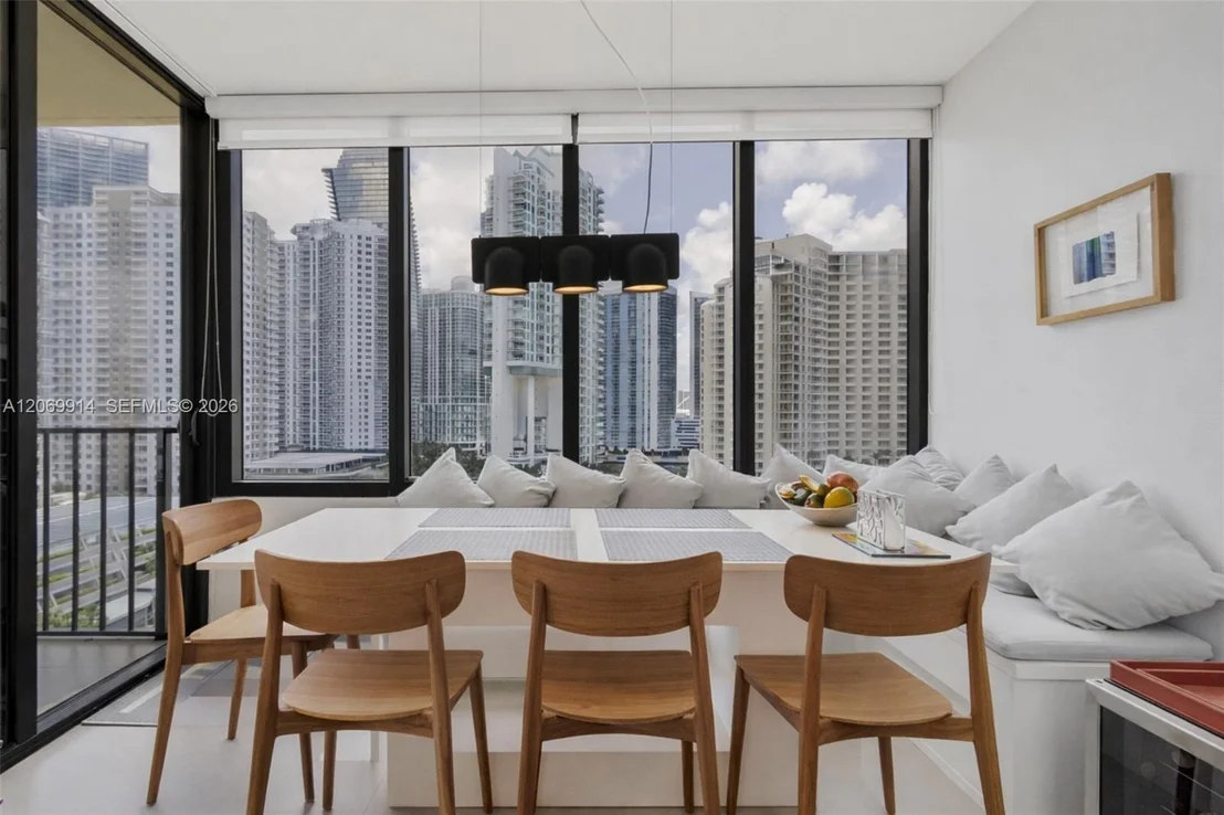 Photo of Unit A1421 at 520 Brickell Key Dr