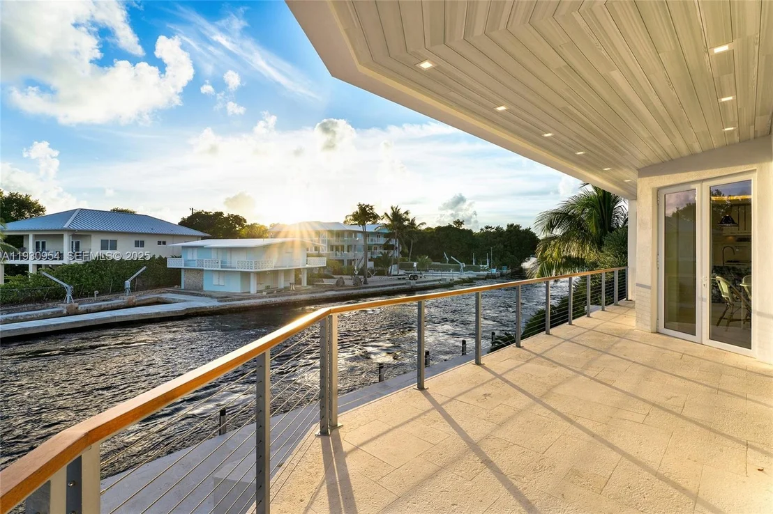 Photo of 180 Pompano Dr