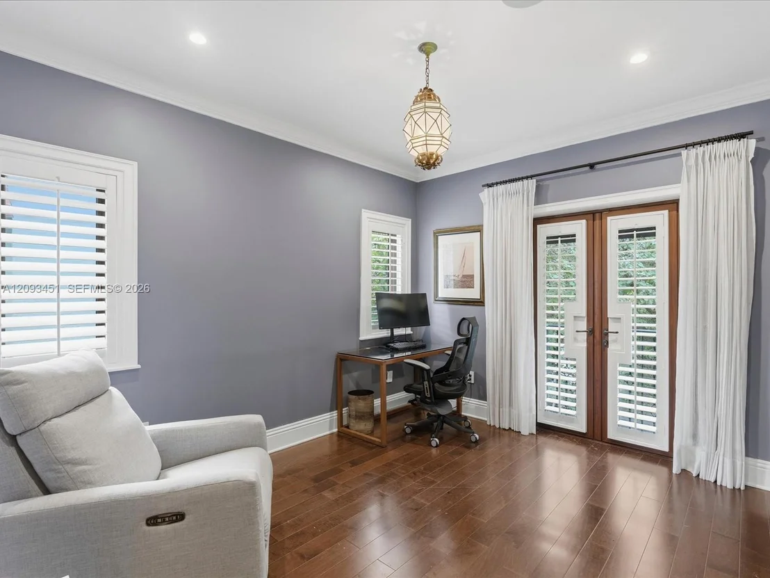 Photo of 421 Sarto Ave