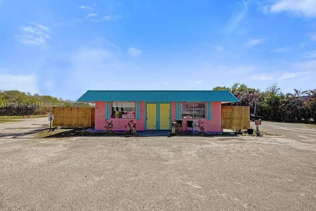 Photo of Unit 10 at 1421 NE US Highway 441