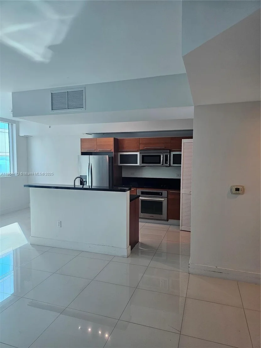 Photo of Unit 908 at 244 Biscayne Blvd