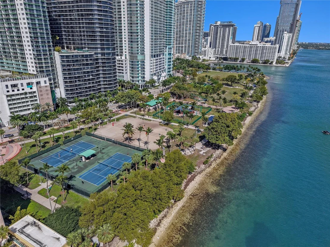 Photo of Unit 3213 at 2001 Biscayne Blvd