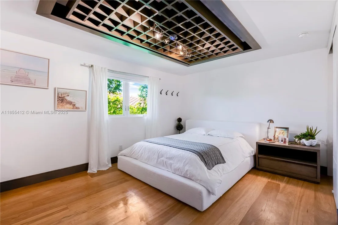 Photo of 545 SABAL PALM