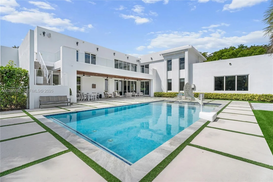 Photo of 6285 Old Cutler Rd