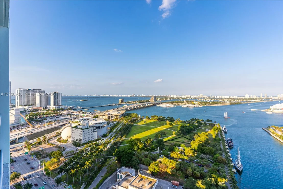 Photo of Unit 3003 at 900 Biscayne Blvd