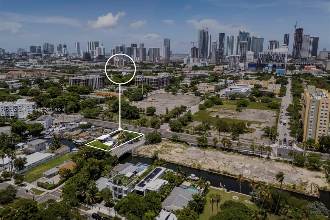 Photo of 700 NW 7th Ave