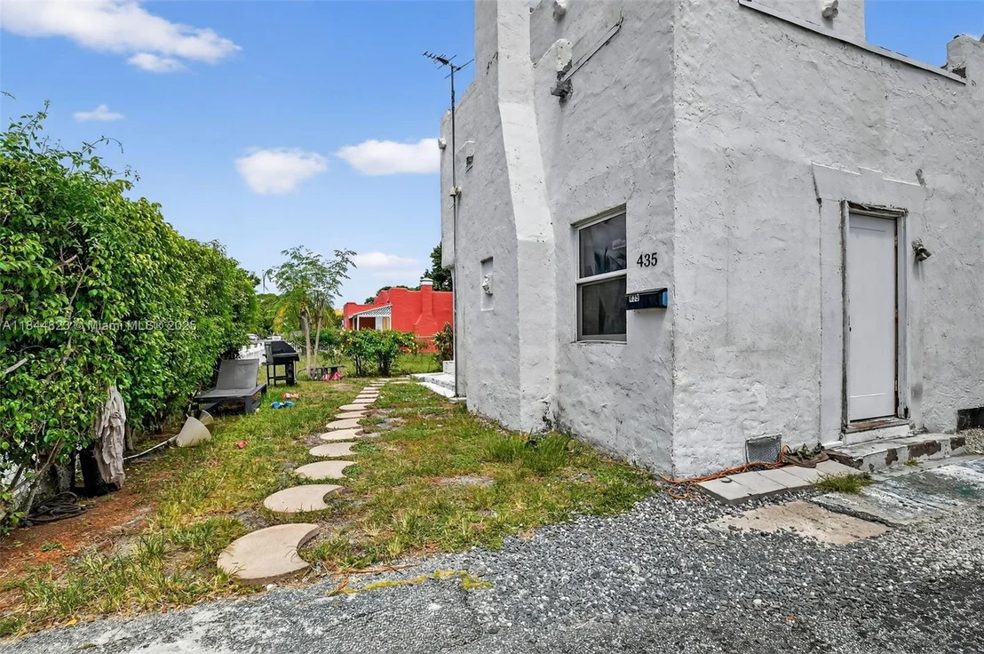 Photo of 435 Avenida Alegre