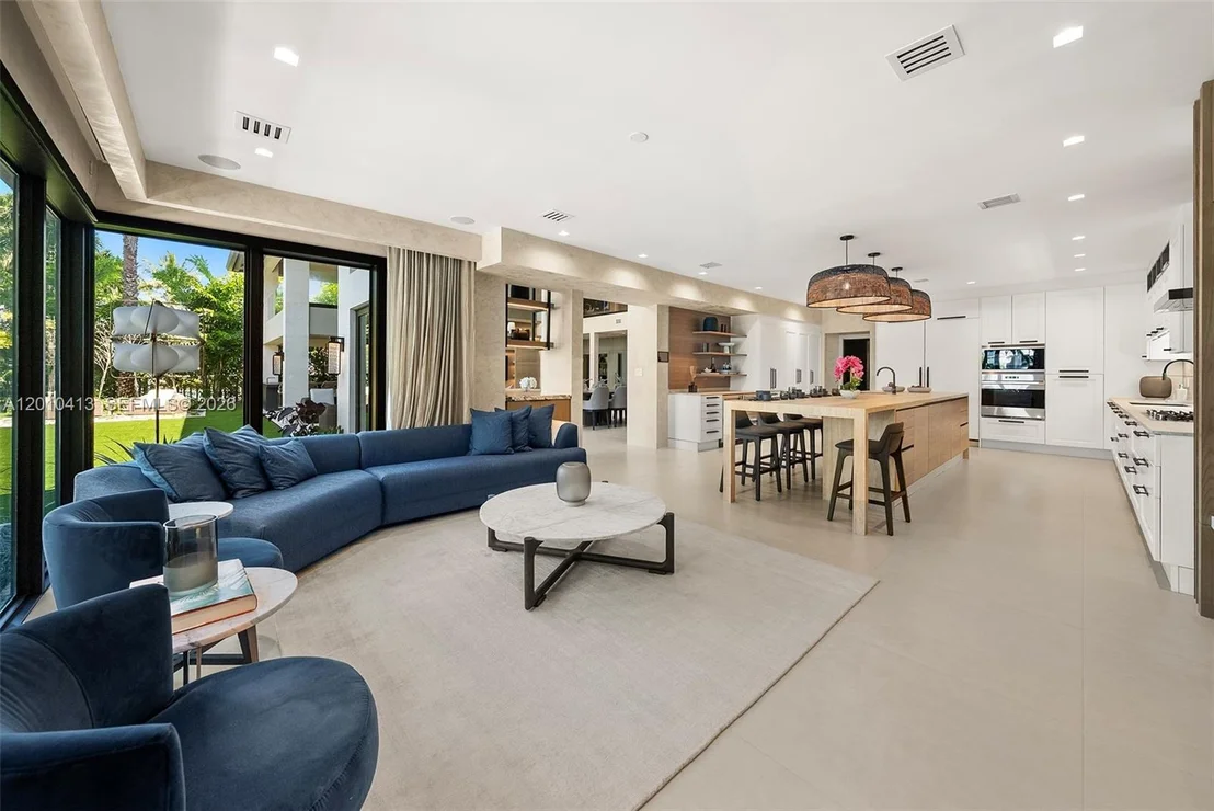 Photo of 110 Holiday Dr