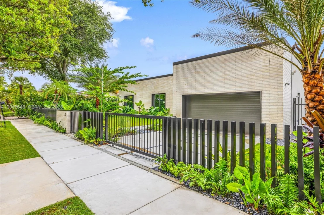 Photo of 72 W Shore Dr W