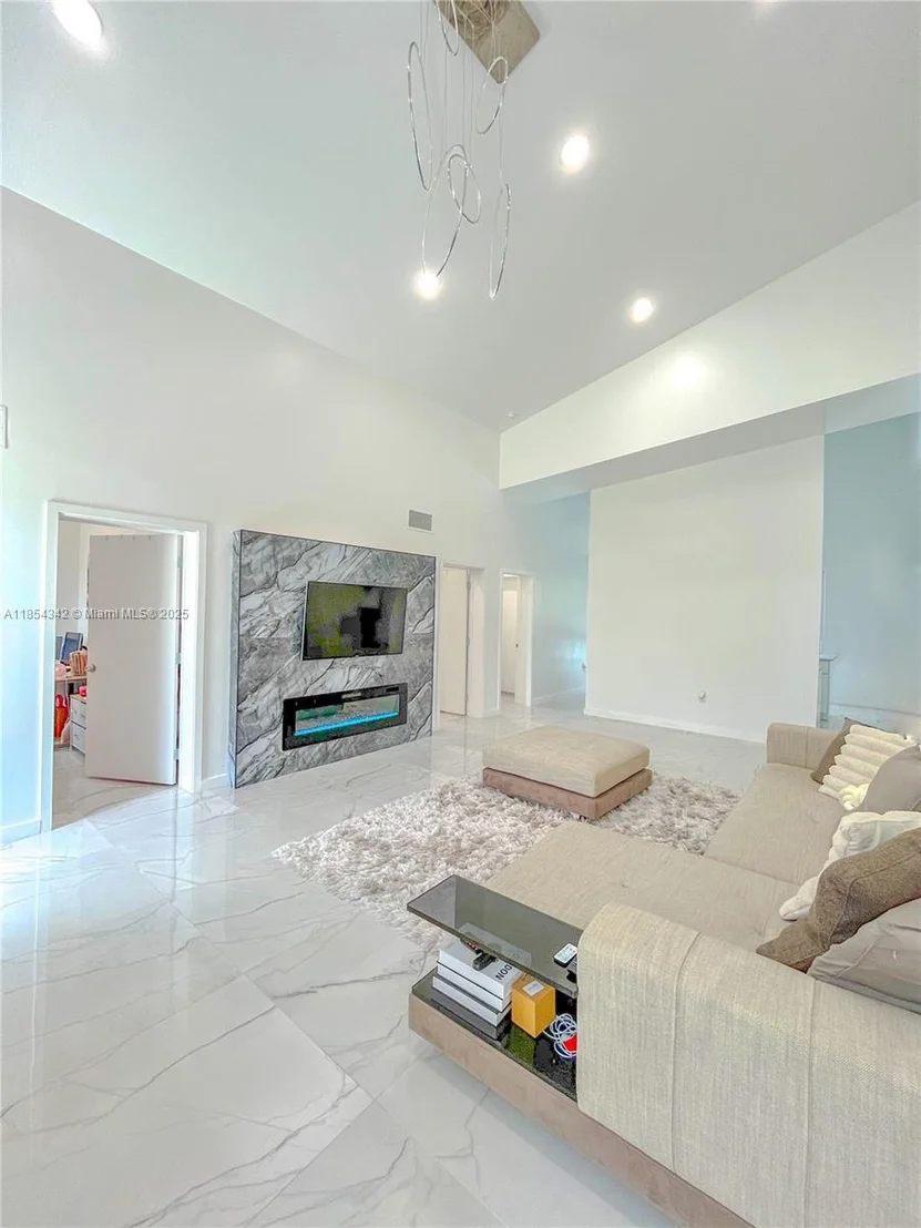 Photo of 395 Pace Avenue