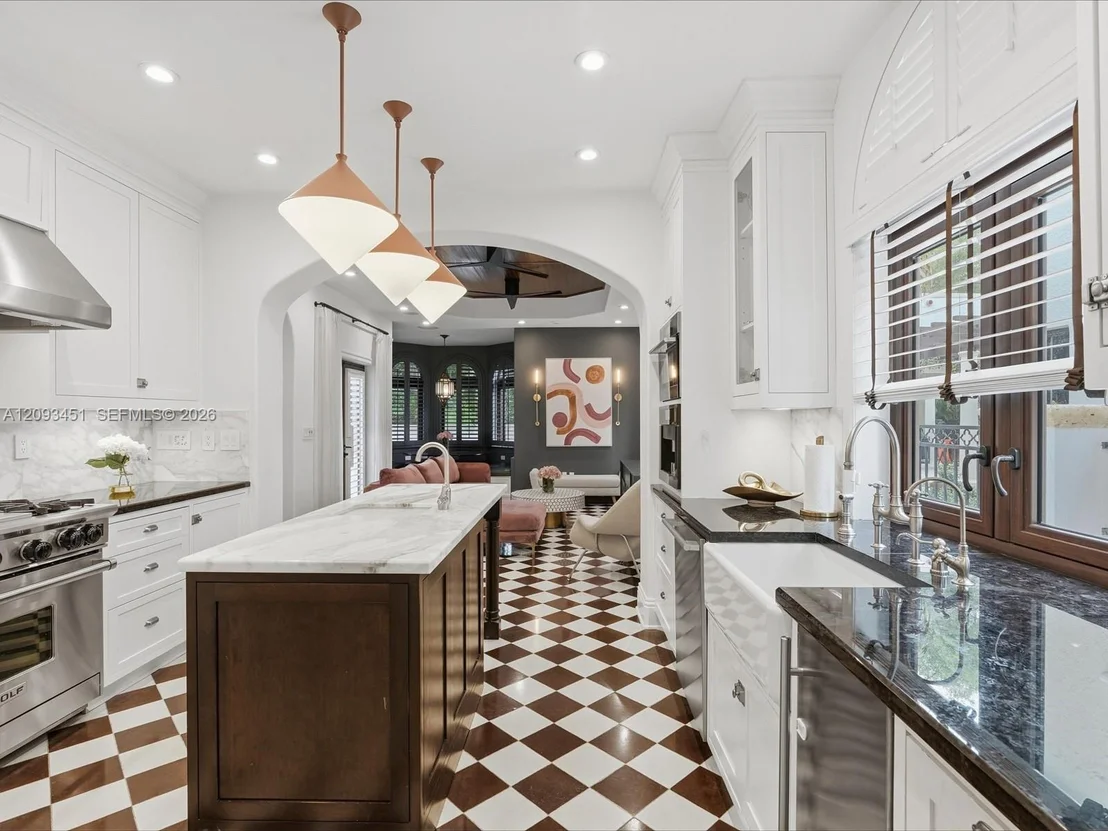 Photo of 421 Sarto Ave