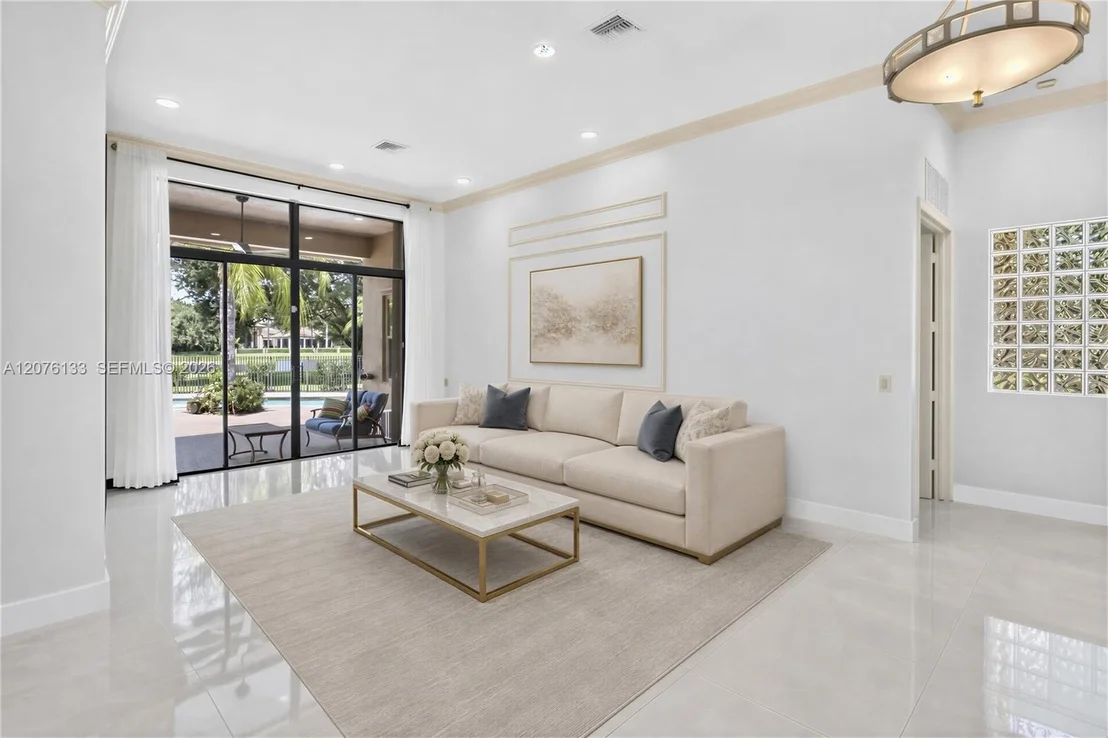 Photo of 2725 Hunter Rd