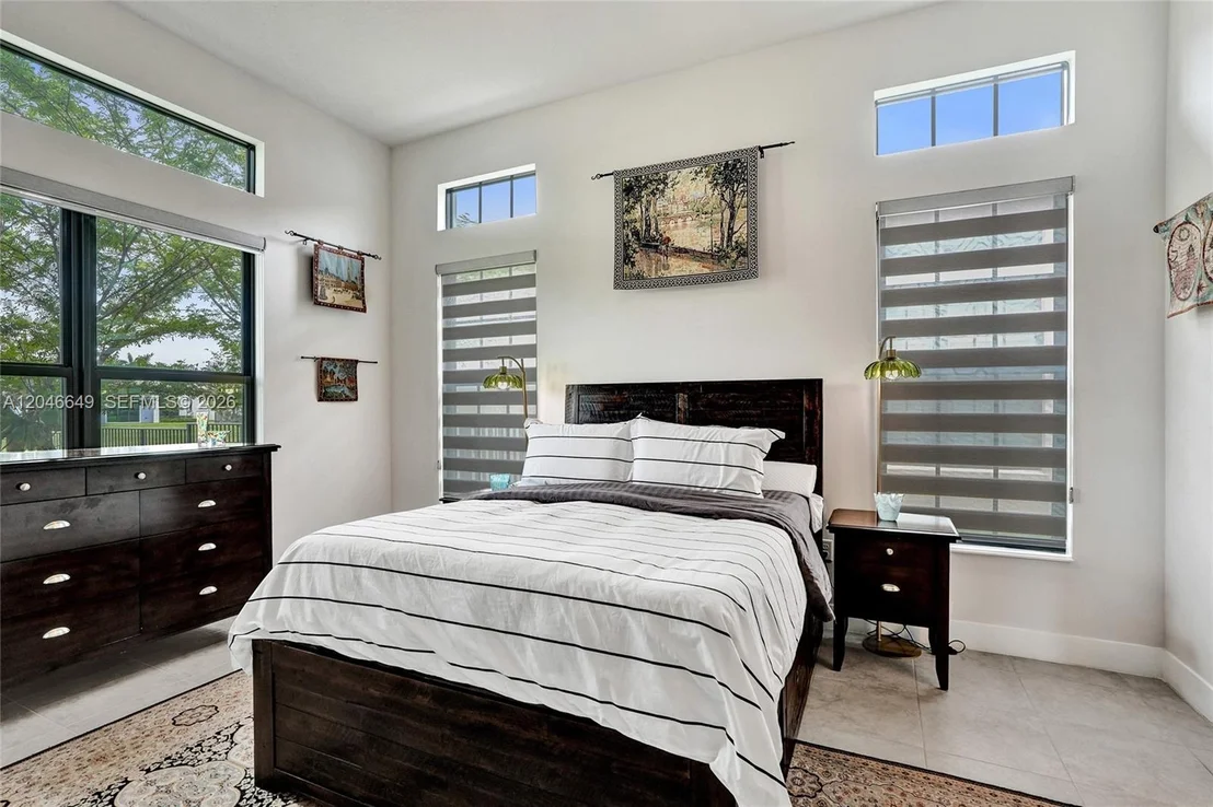 Photo of 8147 Juniper Dr