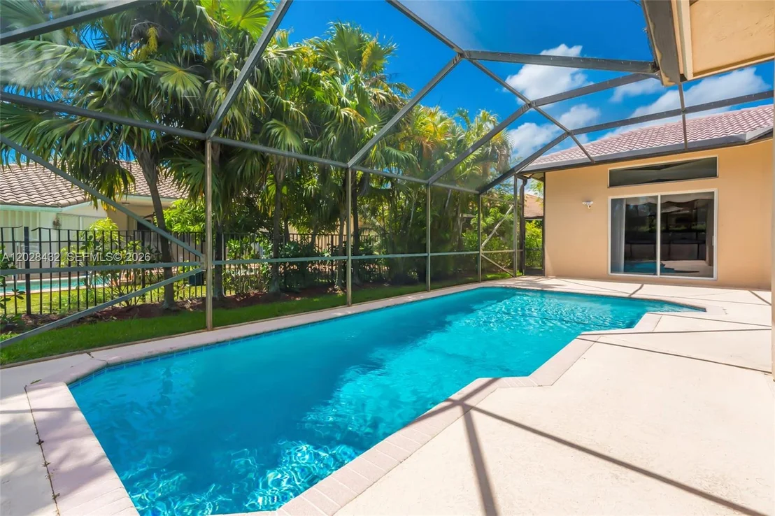Photo of 3852 Oak Ridge Cir