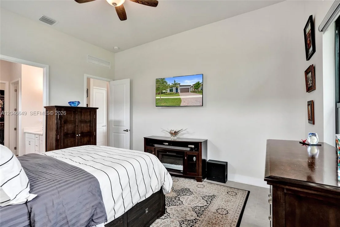 Photo of 8147 Juniper Dr