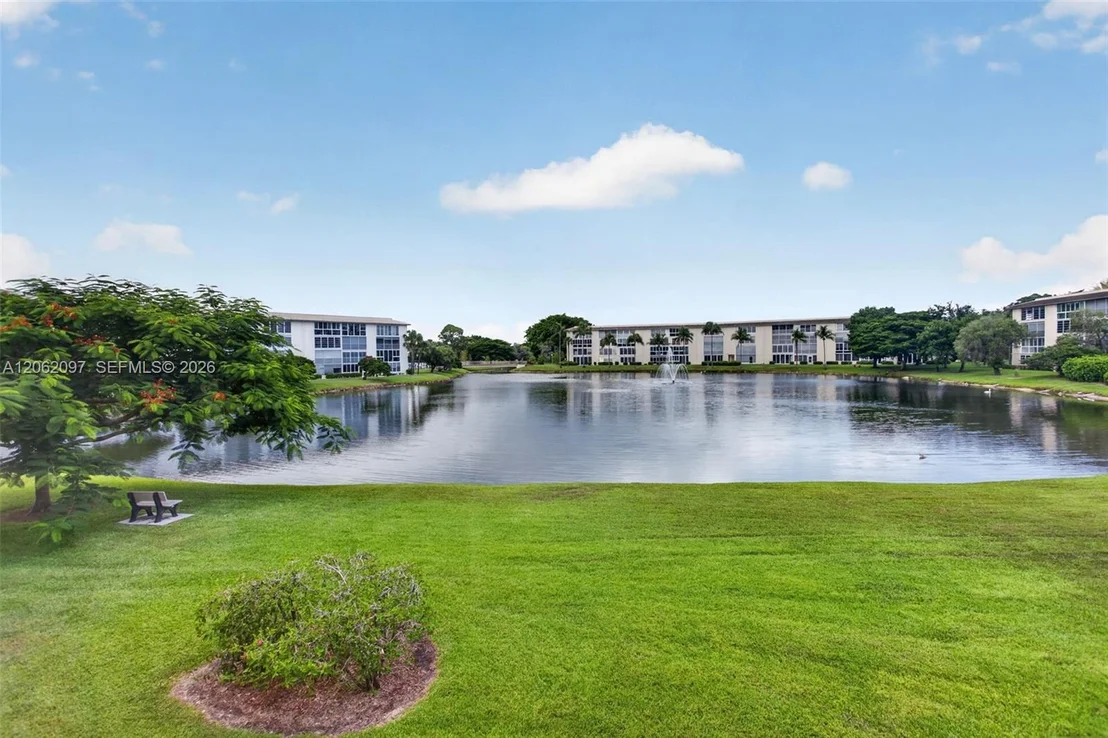Photo of Unit D2 at 1903 Bermuda Cir
