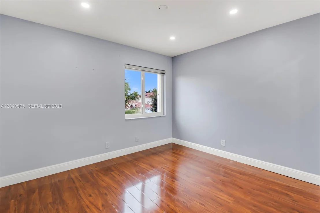Photo of 7569 Parkside Ln
