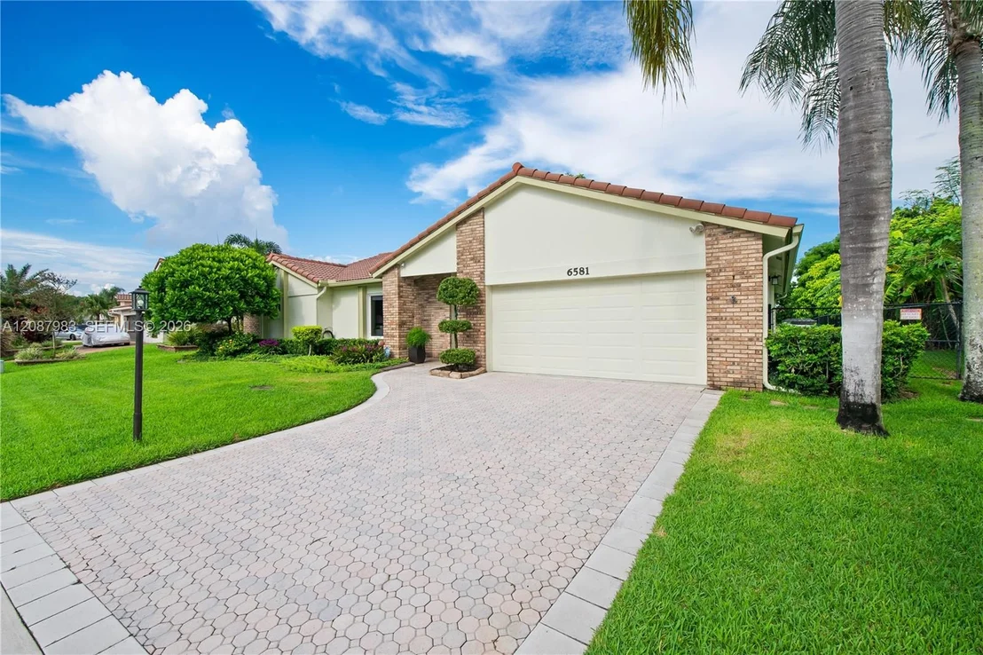 Photo of 6581 Falconsgate Ave