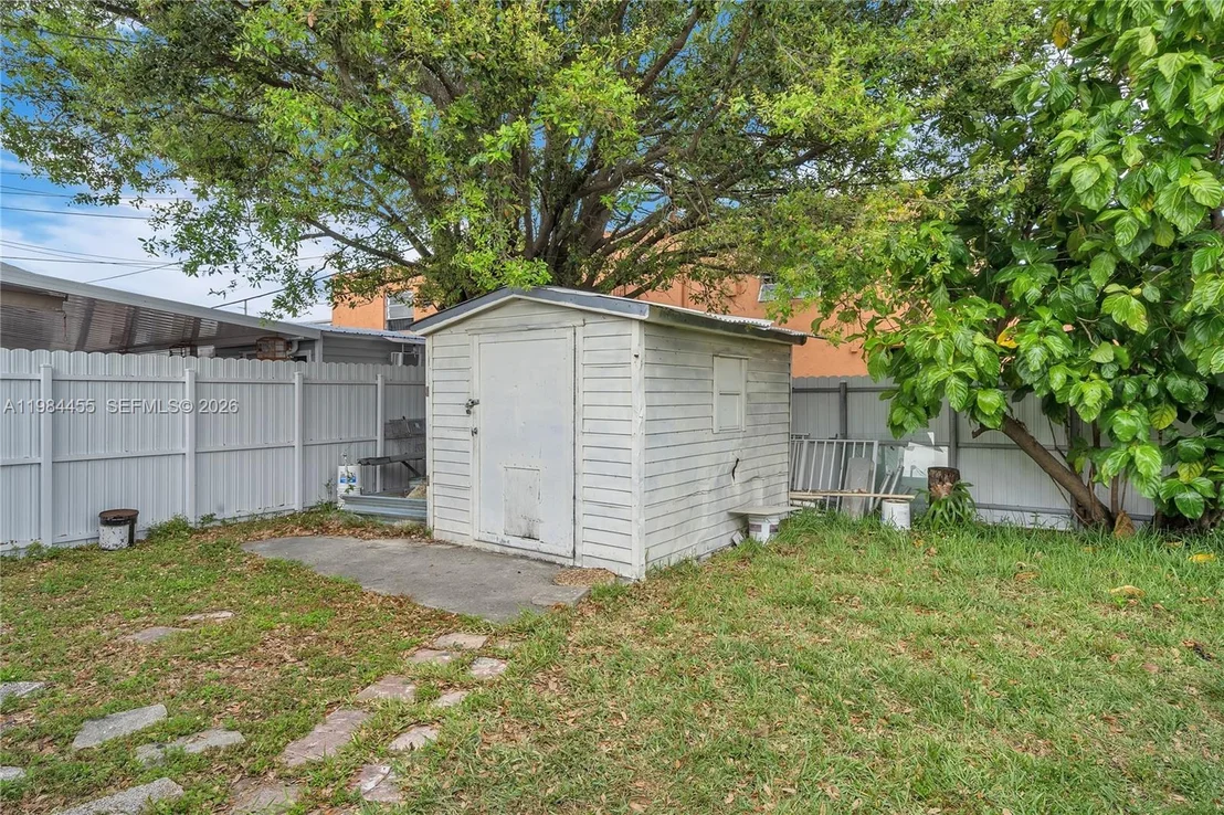 Photo of 213 W 20th St