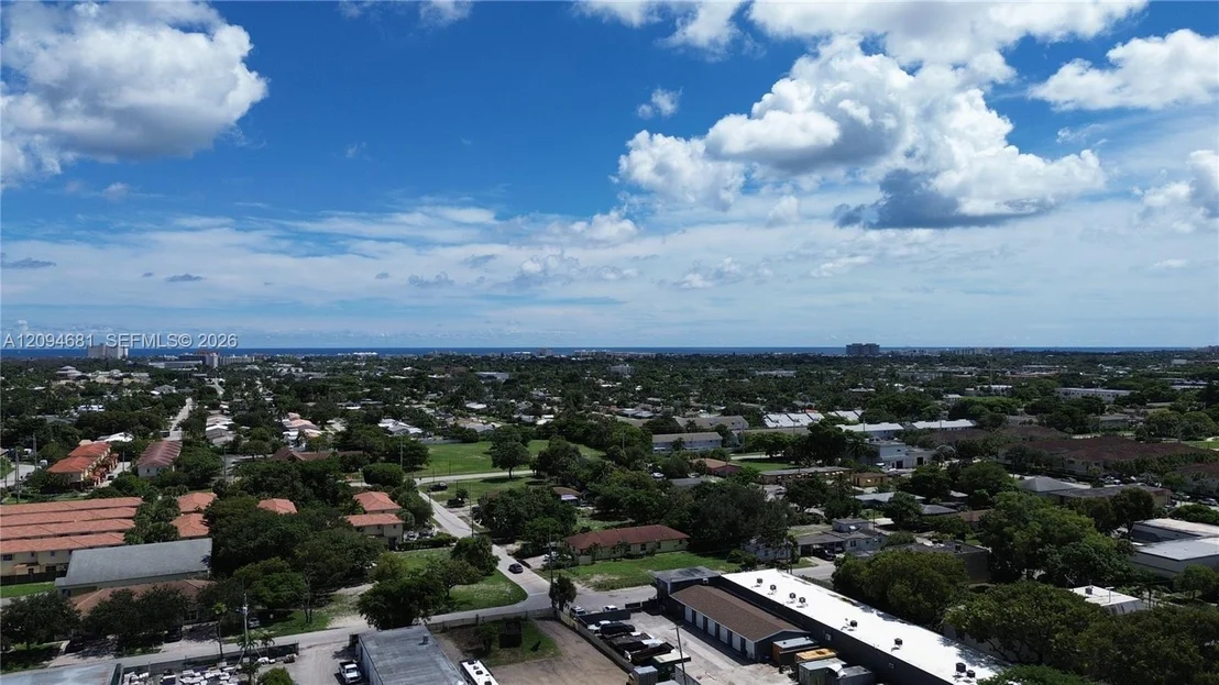 Photo of 237 S Dixie Hwy