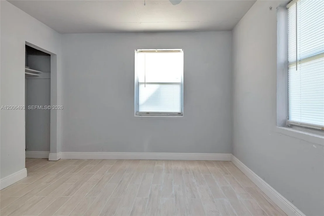 Photo of 562 W 4th St
