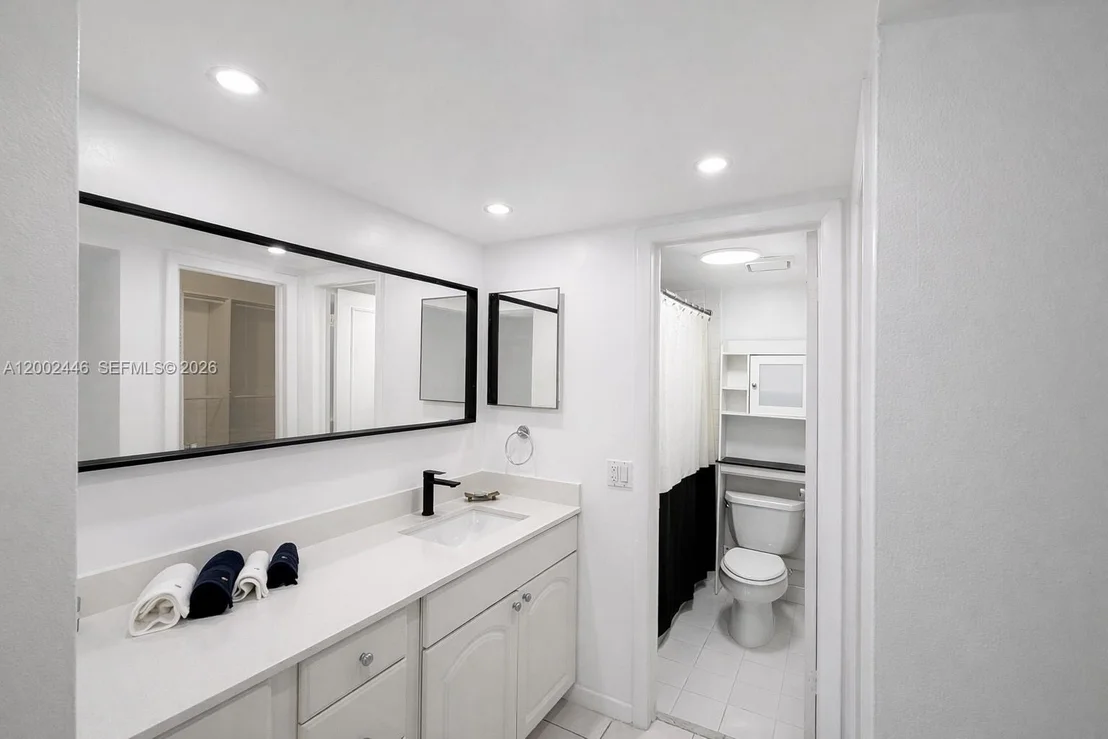 Photo of Unit 3C at 77 Crandon Blvd