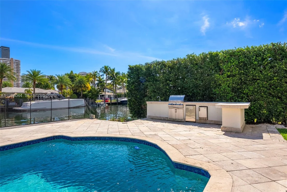 Photo of 501 Hibiscus Dr