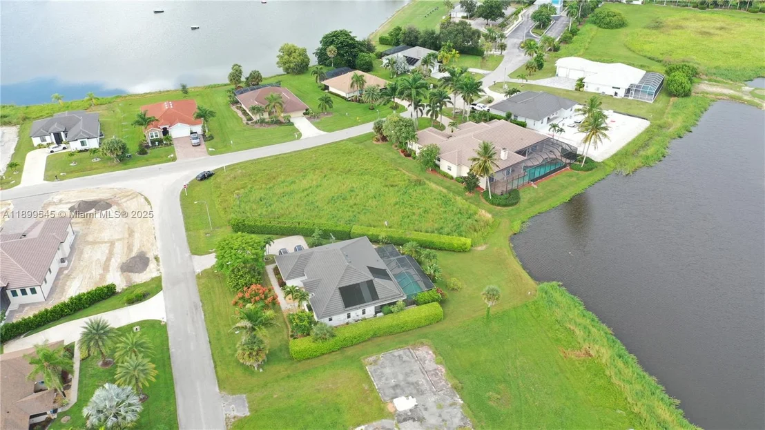 Photo of 18018 Royal Hammock Blvd