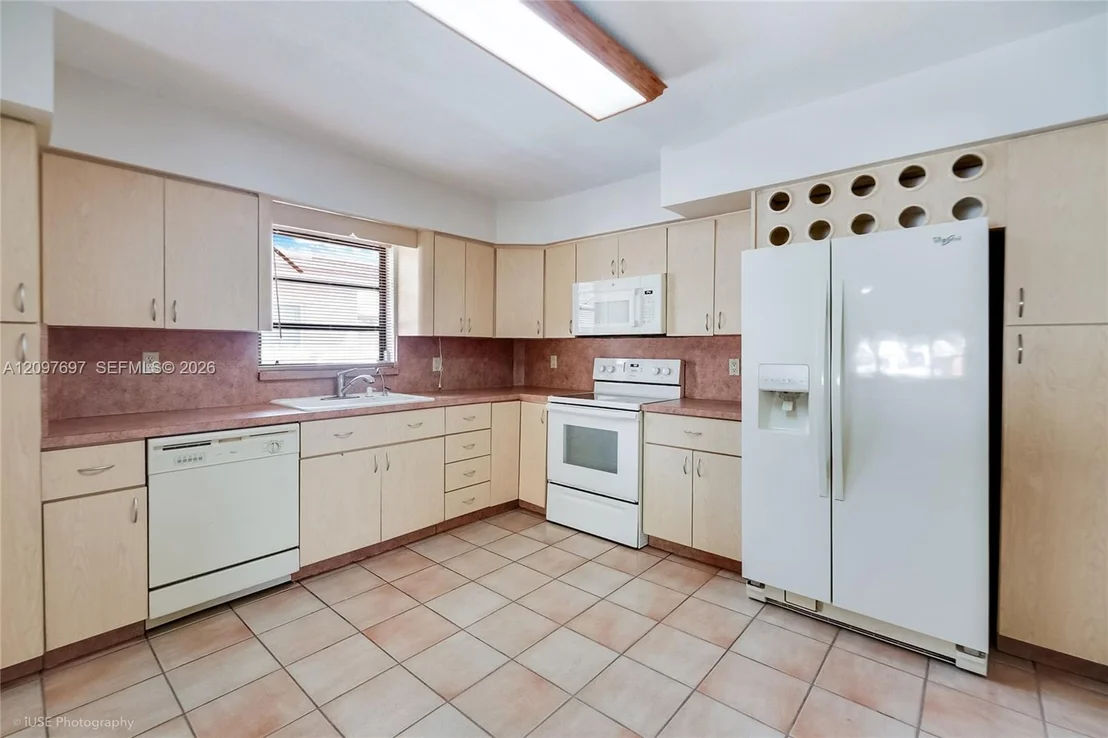 Photo of 1321 W 2nd Ave