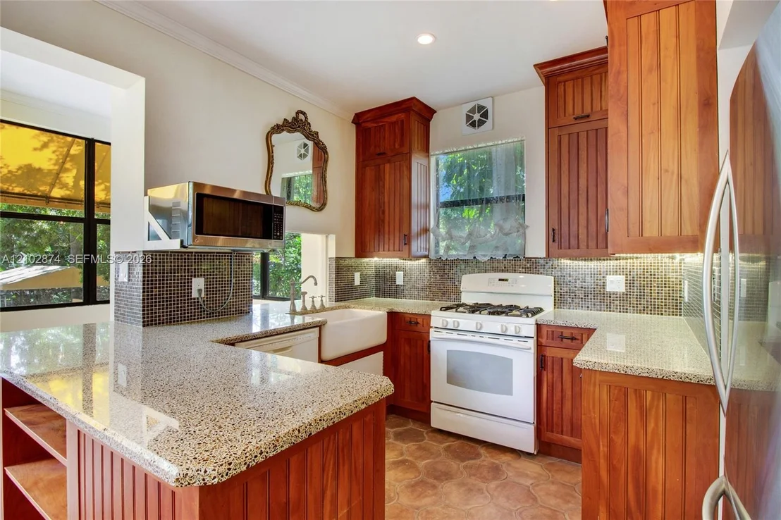 Photo of 668 NW North River Dr
