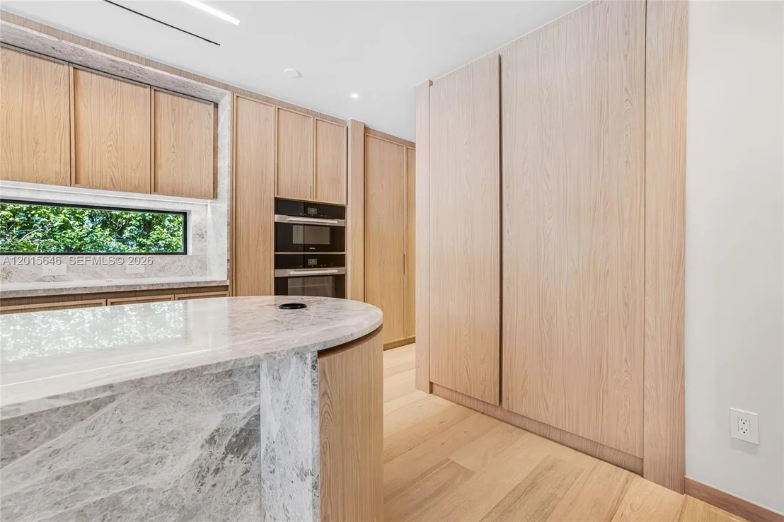 Photo of 72 W Shore Dr W