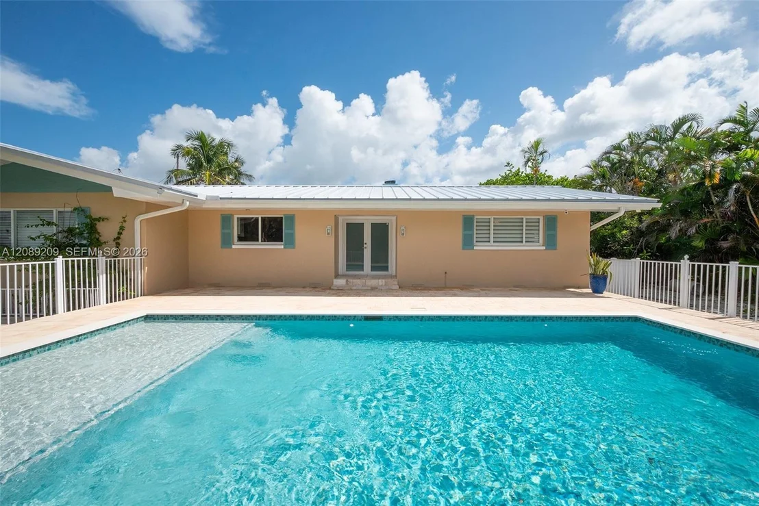 Photo of 5885 Pine Tree