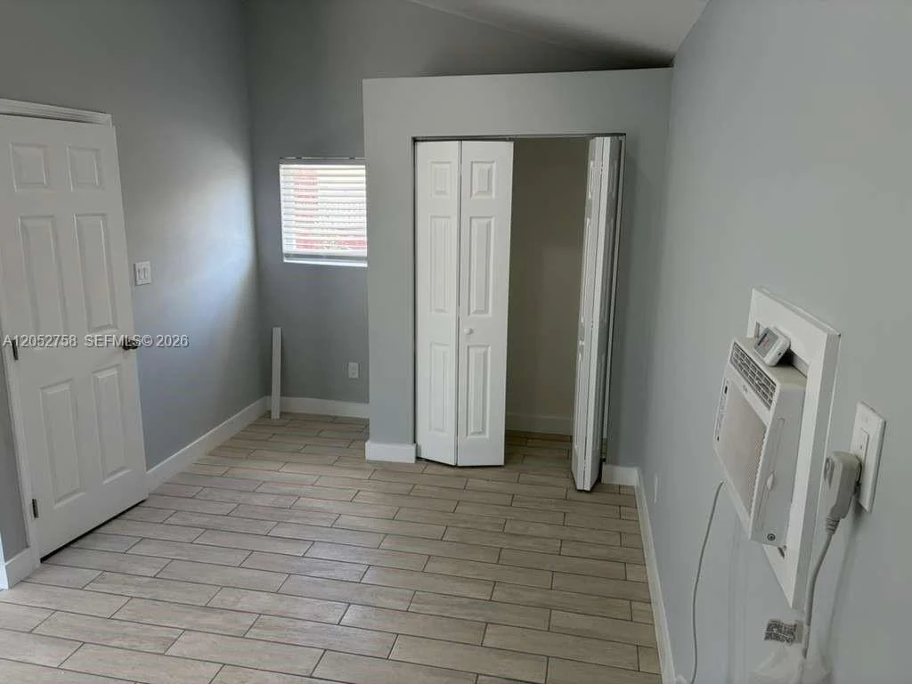 Photo of 1870 Lakeview Rd