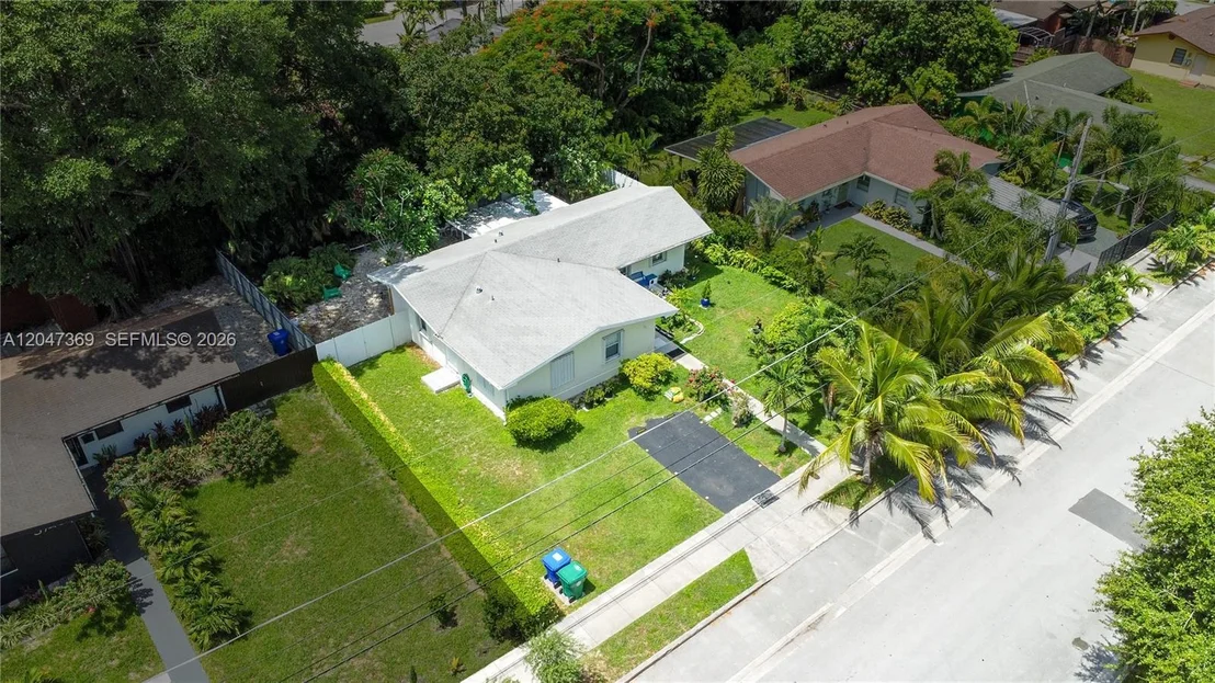 Photo of 3750 Percival Ave