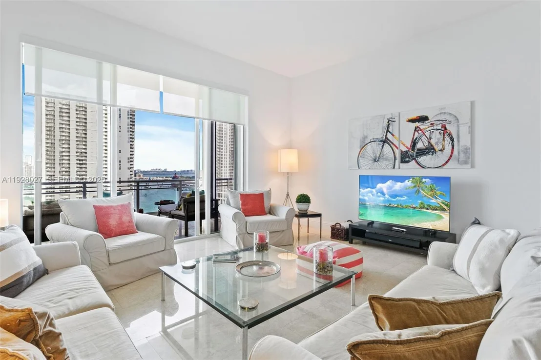 Photo of Unit 2002 at 900 Brickell Key Blvd