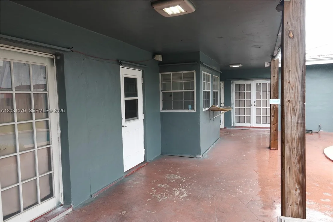 Photo of 2081 Utopia Dr