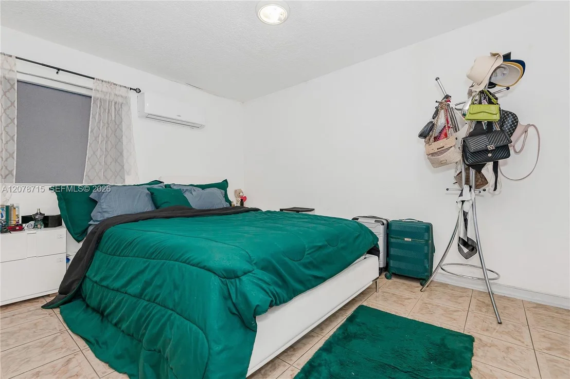 Photo of 359 W 35th St
