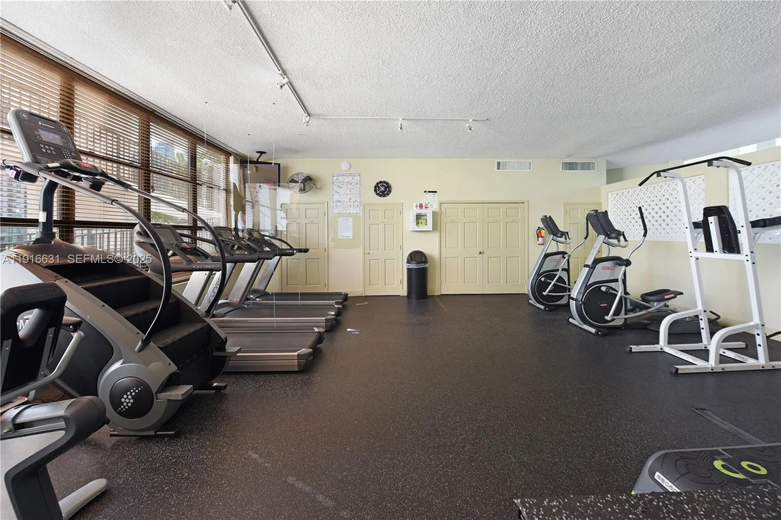 Photo of Unit 821 at 800 Parkview Dr