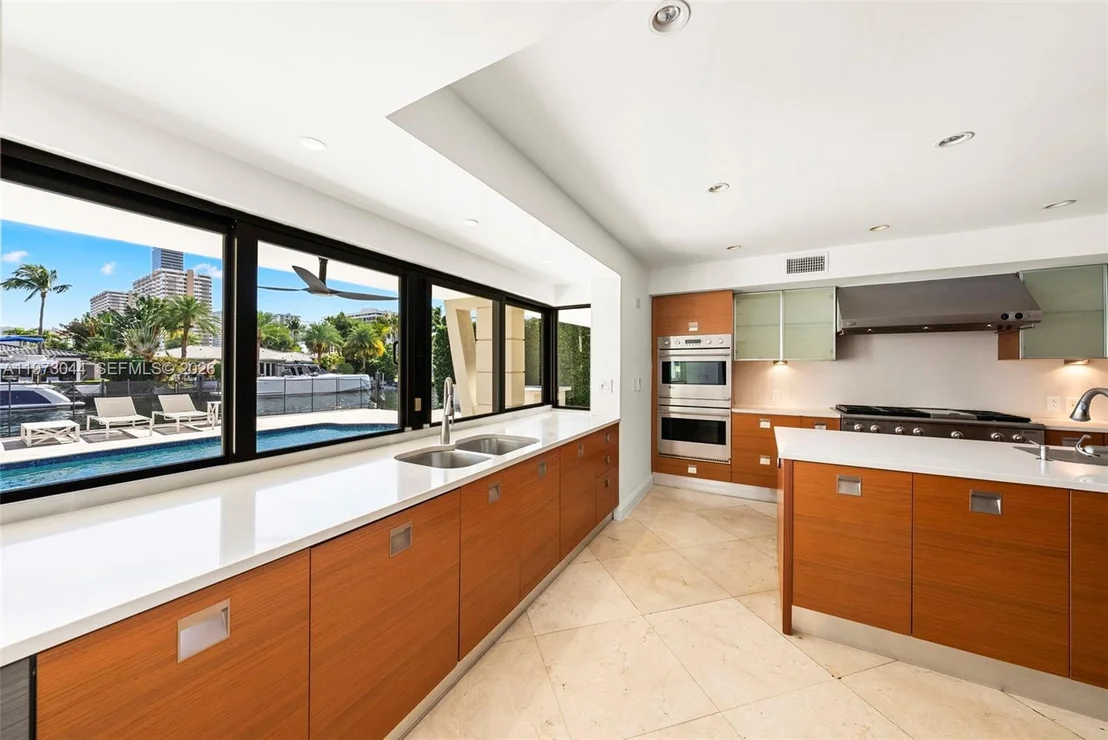 Photo of 501 Hibiscus Dr
