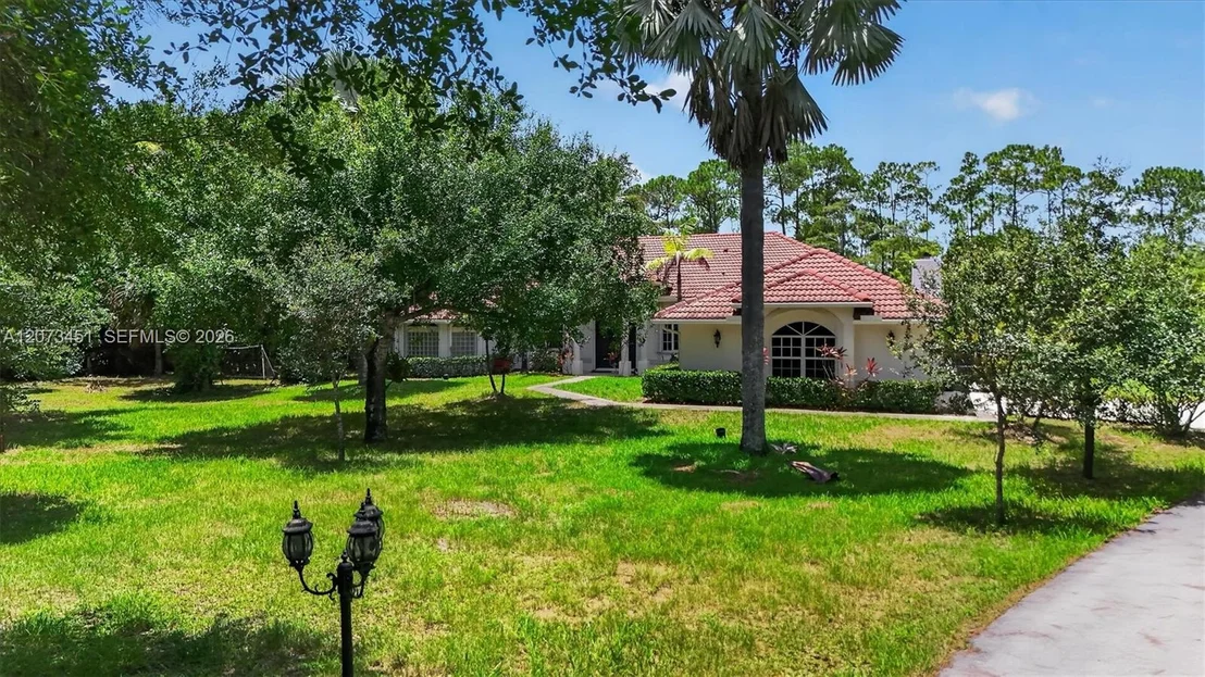 Photo of 1215 Stallion Dr