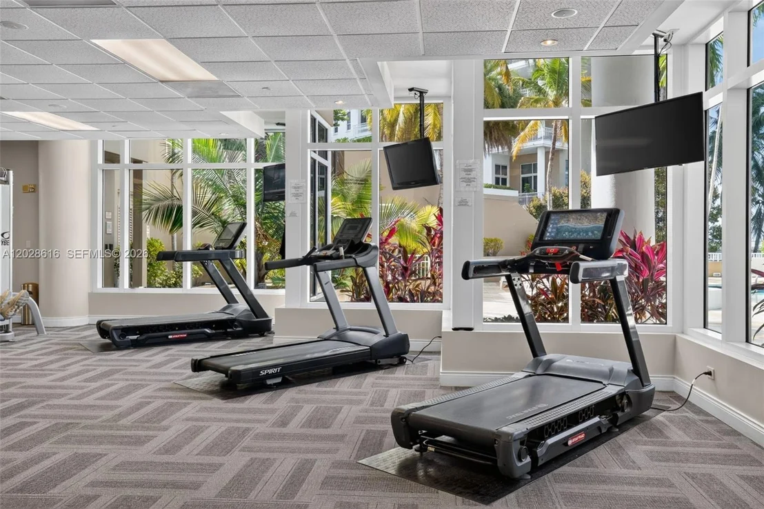 Photo of Unit 906 at 801 Brickell Key Blvd
