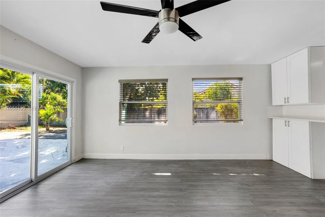 Photo of 3405 Robbins Rd