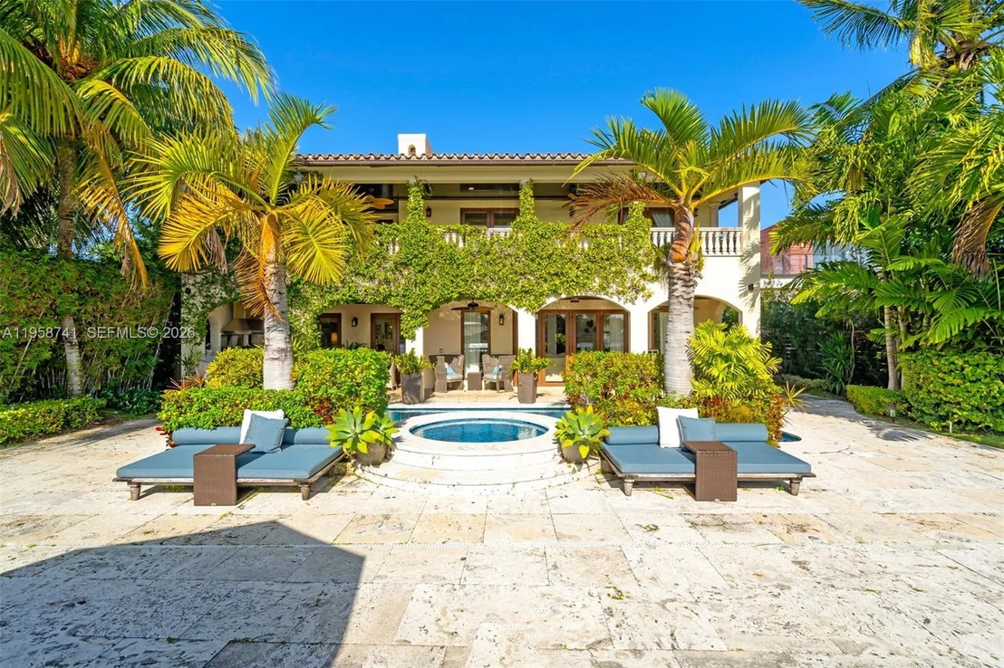 Photo of 1398 Bay Dr