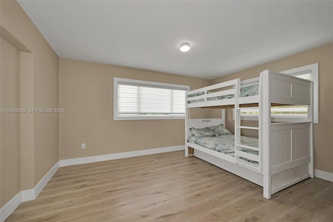 Photo of 5885 Pine Tree