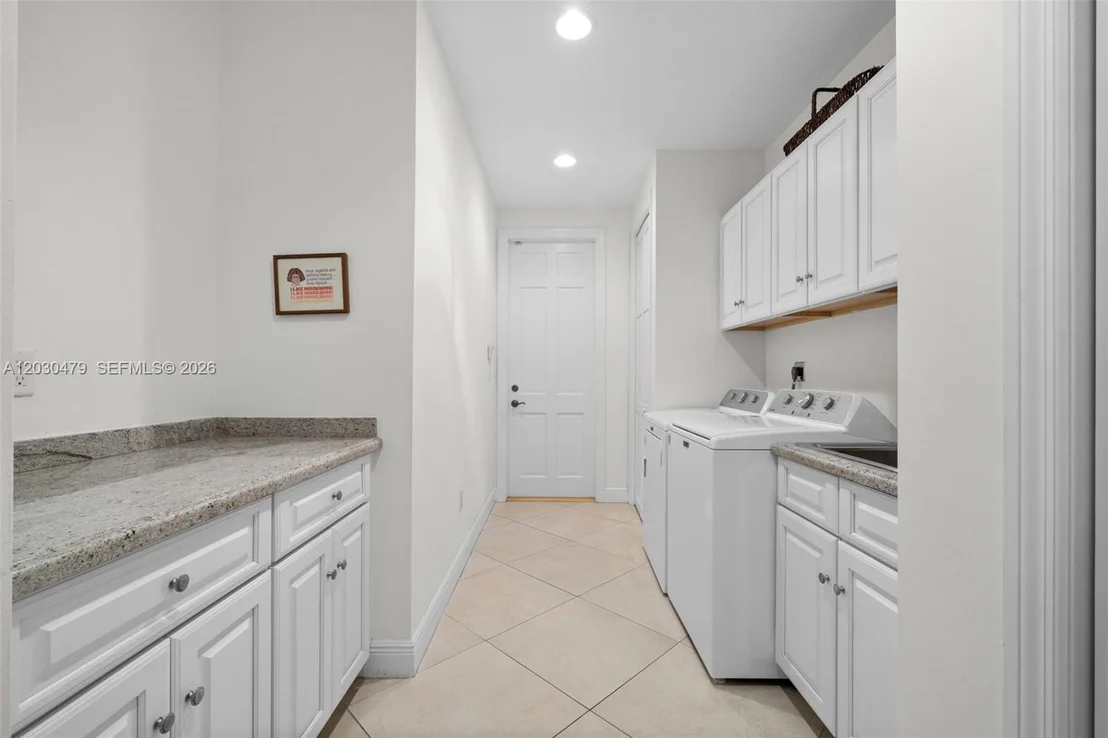 Photo of 6020 W Suburban Dr