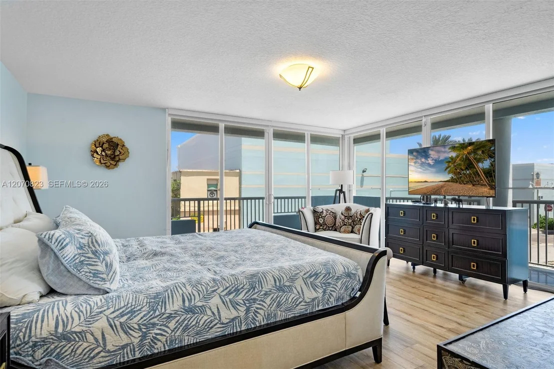 Photo of 311 N N Surf Rd