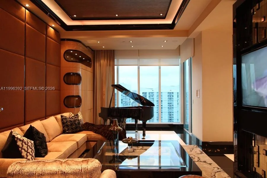 Photo of Unit PH3403 at 900 Brickell Key Blvd