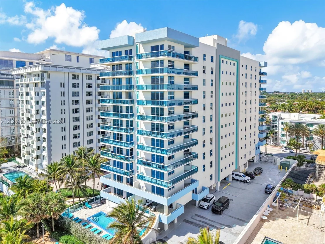 Photo of Unit 821 at 9201 Collins Ave